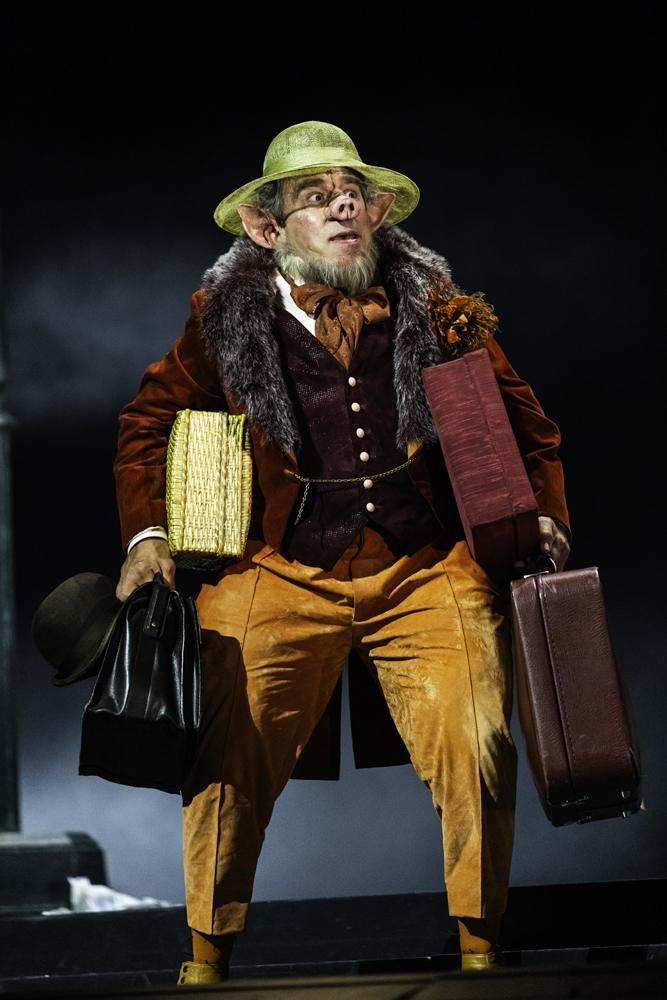 Le spectacle La vie parisienne de Jacques Offenbach, mis en scène par Valérie Lesort, au théâtre du Châtelet.
