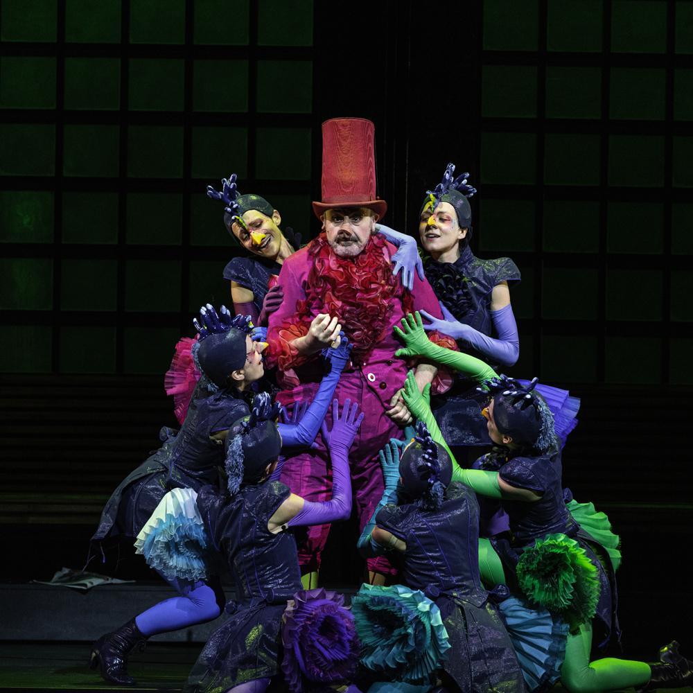 Le spectacle La vie parisienne de Jacques Offenbach, mis en scène par Valérie Lesort, au théâtre du Châtelet.