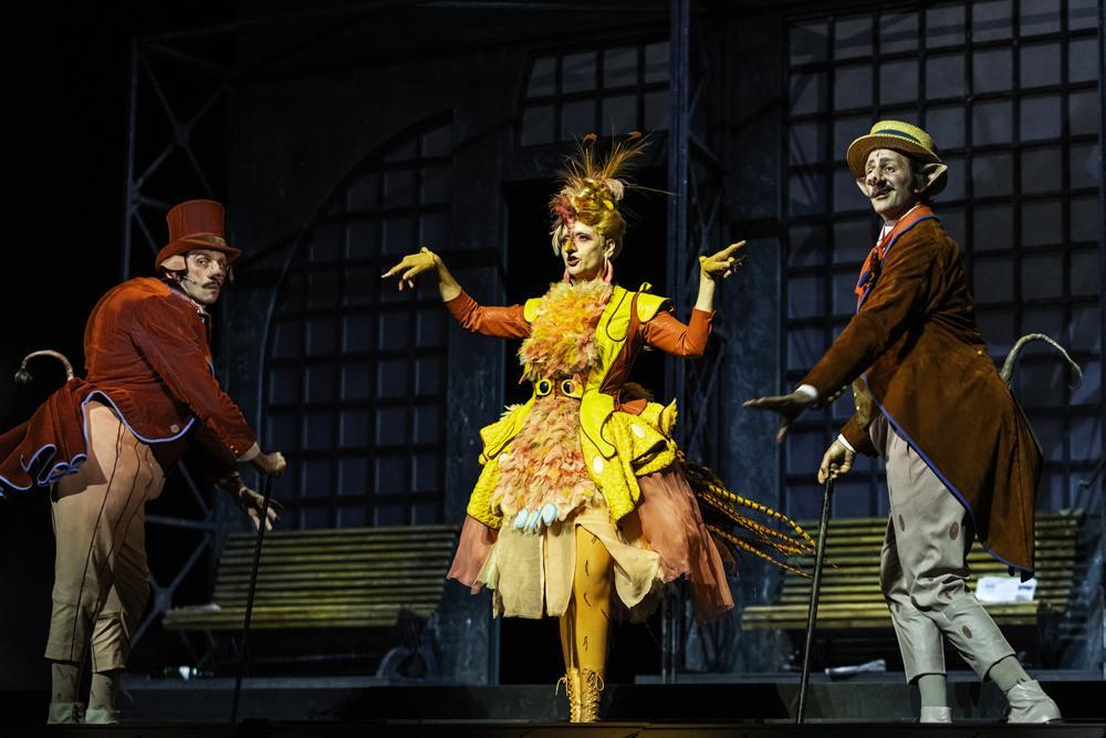 Le spectacle La vie parisienne de Jacques Offenbach, mis en scène par Valérie Lesort, au théâtre du Châtelet.