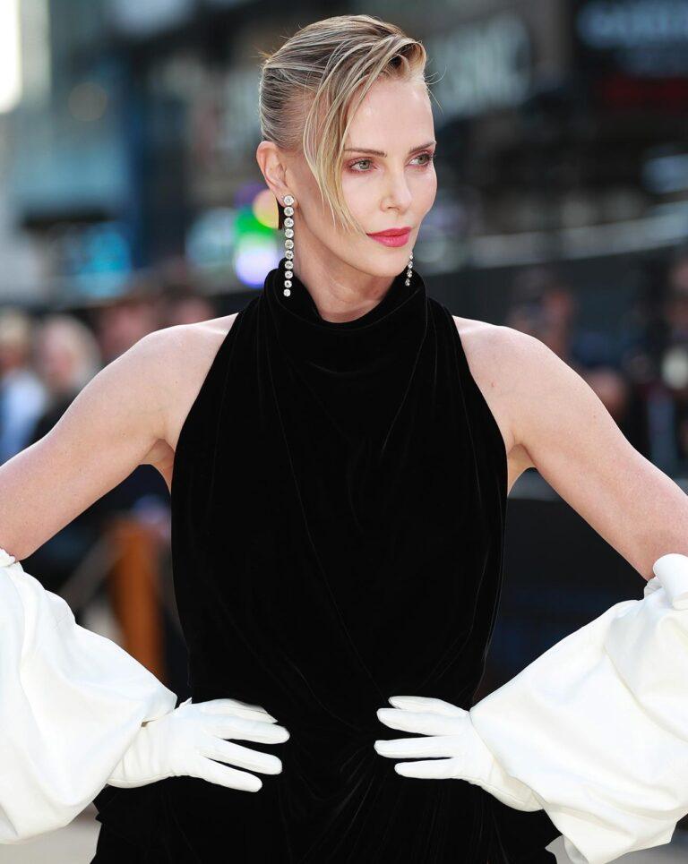 Charlize Theron assiste à la première mondiale du film « The Odyssey » à l'Odeon Luxe Leicester Square, le 6 juillet 2026 à Londres, en Angleterre.