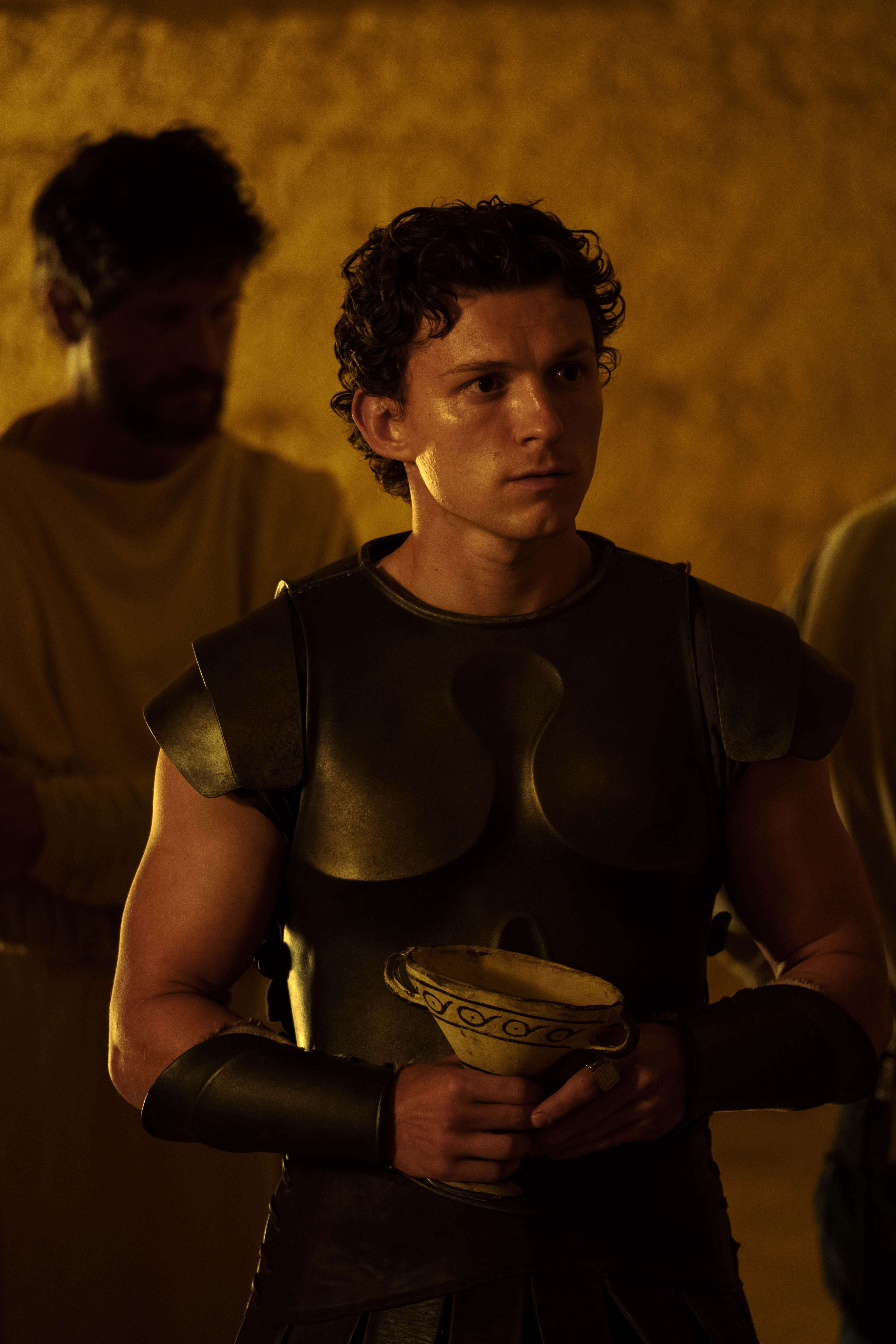Tom Holland dans le film L'Odyssée de Christopher Nolan.