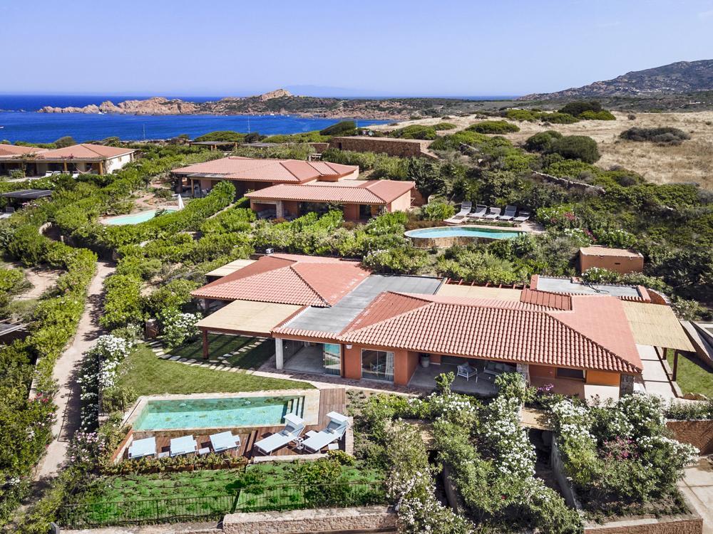 La vue panoramique de la Villa Lentischio et sa piscine.