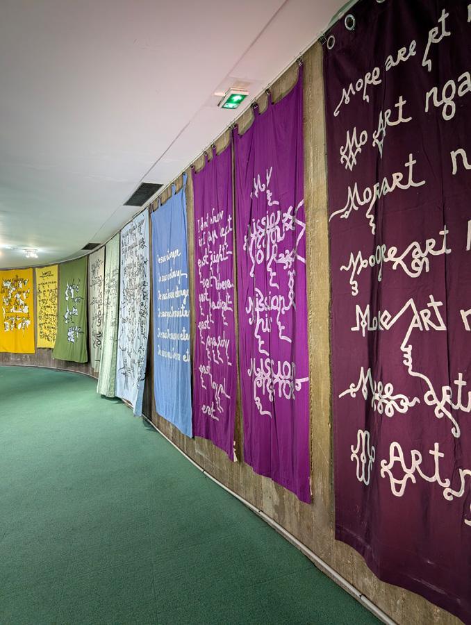 Vue de l’exposition “Utopia utopia” de Babi Badalov présentée par le Palais de Tokyo à l’Espace Niemeyer, Paris, 2026