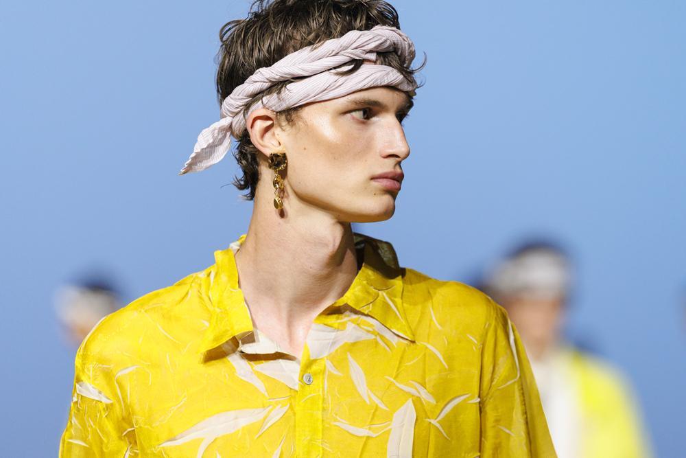 Bandana beige Wooyoungmi. © Justin Shin/Getty Images.