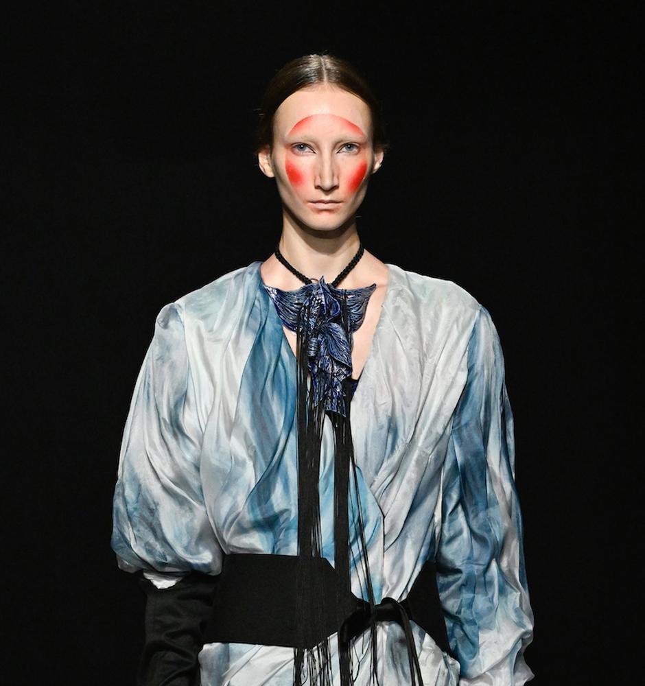 Le make up du look 5 du défilé Yuima Nakazato haute couture automne-hiver 2026-2027.